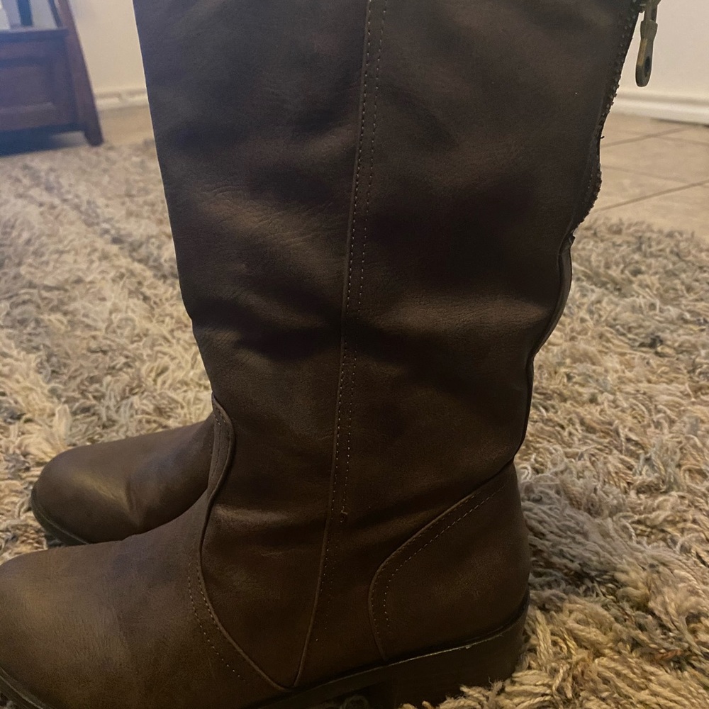 Boots - Picture 2 of 4